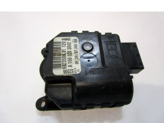 MOTORCEK OGREVANJA OEM N. A1698203042 ORIGINAL REZERVNI DEL MERCEDES CLASSE A W169 5P C169 3P R (05/2008 - 2012) BENZINA LETNIK 2009