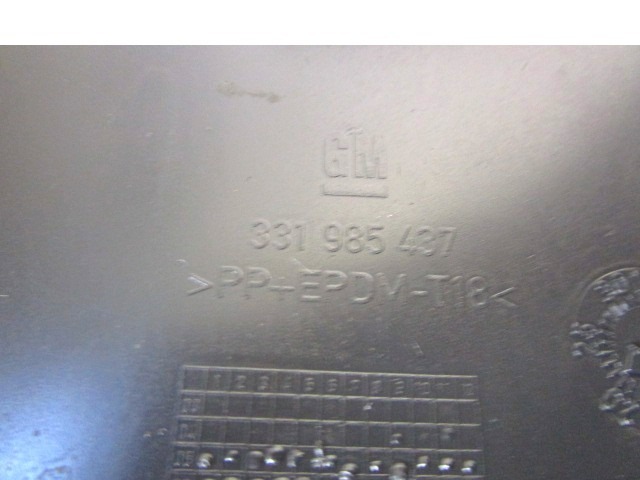 PLASTIKA MED SEDEZI BREZ NASLONJALA ROK OEM N. 13186362 ORIGINAL REZERVNI DEL OPEL ASTRA H A04 L48,L08,L35,L67 5P/3P/SW (2004 - 2007) DIESEL LETNIK 2006