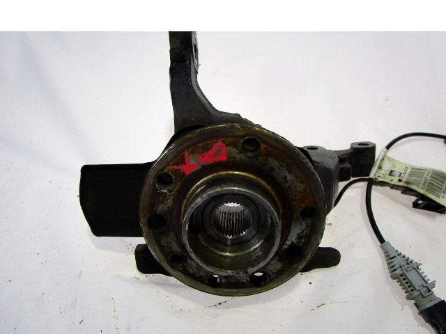 VRTLJIVI LEZAJ DESNO / PESTO KOLESA Z LEZAJEM SPREDAJ OEM N. 13156038 ORIGINAL REZERVNI DEL OPEL ASTRA H A04 L48,L08,L35,L67 5P/3P/SW (2004 - 2007) DIESEL LETNIK 2006