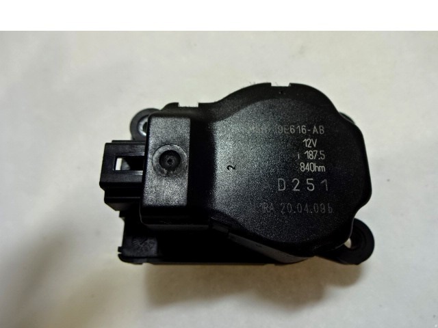 MOTORCEK OGREVANJA OEM N. 3M5H-19E616-AB ORIGINAL REZERVNI DEL FORD KUGA MK1 (05/2008 - 2012) DIESEL LETNIK 2009