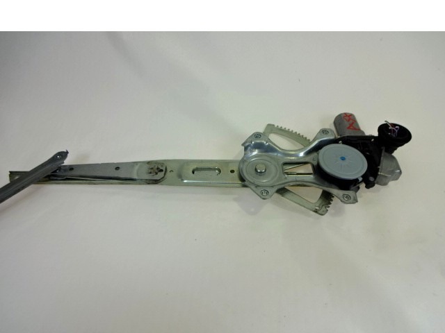 MEHANIZEM DVIGA SPREDNJIH STEKEL  OEM N. 6980221010 ORIGINAL REZERVNI DEL SUBARU TREZIA (2011 - 2014)DIESEL LETNIK 2011