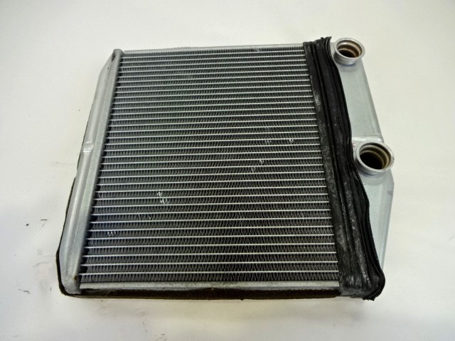 GRELEC RADIATORJA OEM N. 77365032 ORIGINAL REZERVNI DEL FIAT GRANDE PUNTO 199 (2005 - 2012) BENZINA LETNIK 2008