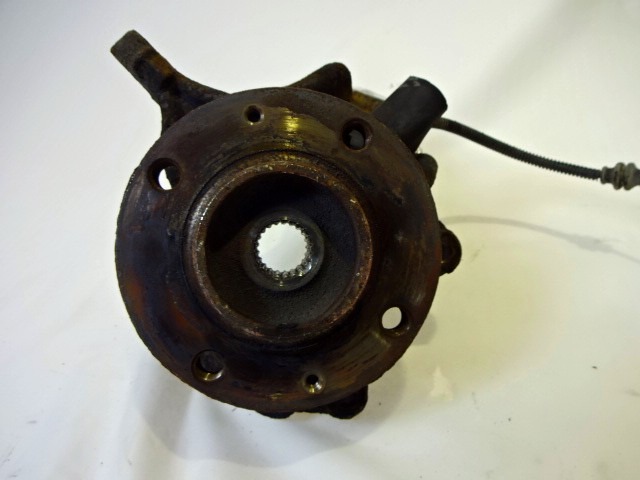 VRTLJIVI LEZAJ DESNO / PESTO KOLESA Z LEZAJEM SPREDAJ OEM N. 1607557580 330776 ORIGINAL REZERVNI DEL CITROEN C3 / PLURIEL MK1R (09/2005 - 11/2010) DIESEL LETNIK 2008