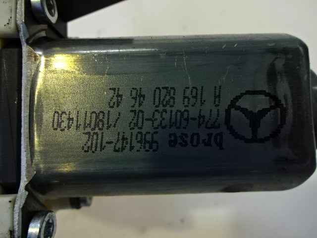 MOTORCEK ELEKTRICNEGA POMIKA ZADNJEGA STEKLA  OEM N. A1698204642 ORIGINAL REZERVNI DEL MERCEDES CLASSE B W245 T245 5P (2005 - 2011) DIESEL LETNIK 2011