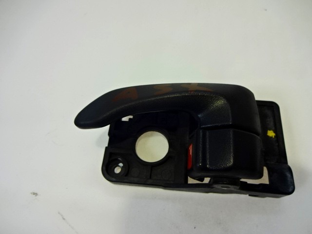 NOTRANJA KLJUKA  OEM N. 826102K000WK ORIGINAL REZERVNI DEL KIA SOUL AM MK1 (2008 - 2013) DIESEL LETNIK 2009