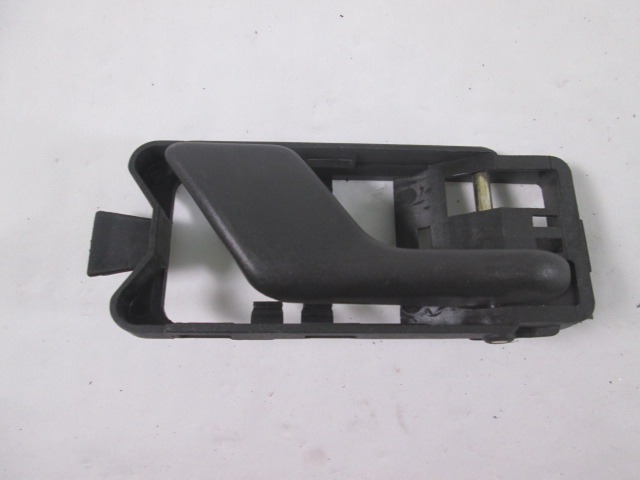 NOTRANJA KLJUKA  OEM N. 10676 ORIGINAL REZERVNI DEL FIAT TIPO 160 (1988 -1992)BENZINA LETNIK 1988