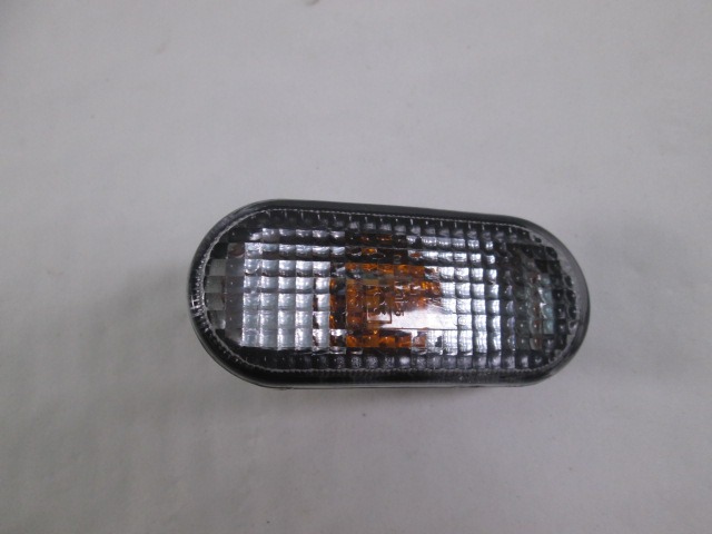 SPREDNJI INDIKATOR OEM N. 33676630 ORIGINAL REZERVNI DEL VOLKSWAGEN GOLF III 1H1 1E7 1H5 MK3 (08/1992 - 07/1998) BENZINA LETNIK 1992