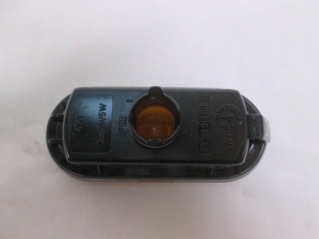 SPREDNJI INDIKATOR OEM N. 3B0949117C ORIGINAL REZERVNI DEL VOLKSWAGEN GOLF IV 1J1 1E7 1J5 MK4 BER/SW (1998 - 2004) DIESEL LETNIK 1998