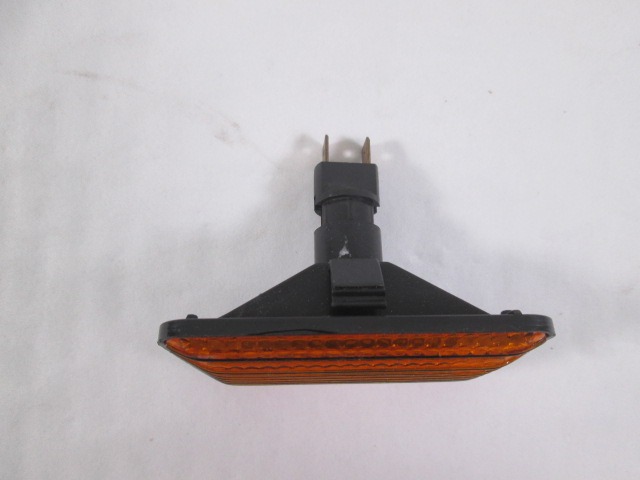 SPREDNJI INDIKATOR OEM N. 357949117 ORIGINAL REZERVNI DEL VOLKSWAGEN PASSAT B3 3A2 3A5 35I BER/SW (04/1988 - 07/1993) DIESEL LETNIK 1988