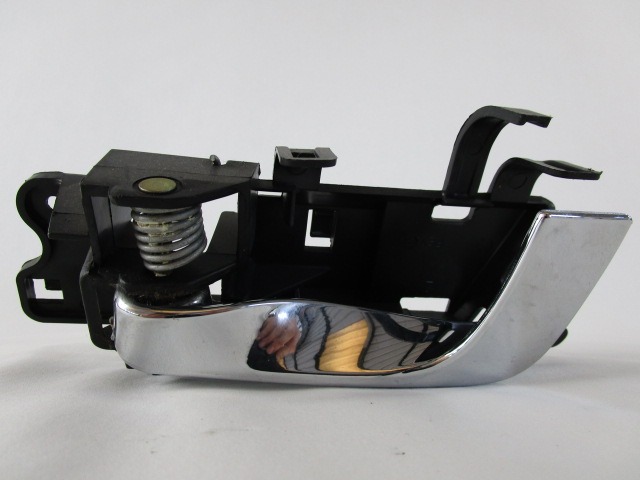 NOTRANJA KLJUKA  OEM N. 25707889 ORIGINAL REZERVNI DEL CADILLAC SRX (2004 - 2009) BENZINA LETNIK 2005