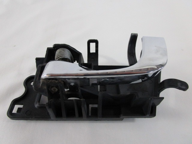 NOTRANJA KLJUKA  OEM N. 25707889 ORIGINAL REZERVNI DEL CADILLAC SRX (2004 - 2009) BENZINA LETNIK 2005