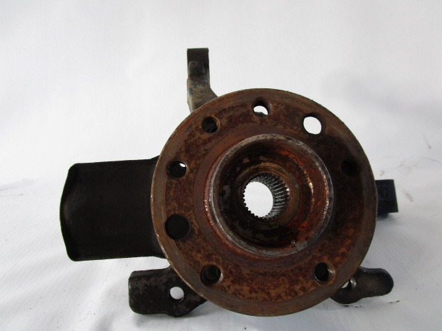 VRTLJIVI LEZAJ DESNO / PESTO KOLESA Z LEZAJEM SPREDAJ OEM N. 13156048 ORIGINAL REZERVNI DEL OPEL ASTRA H A04 L48,L08,L35,L67 5P/3P/SW (2004 - 2007) DIESEL LETNIK 2006