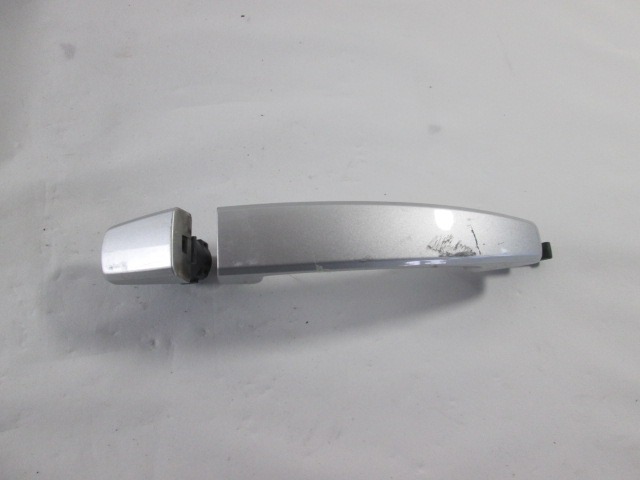 ZUNANJA KLJUKA SPREDNJA DESNA VRATA OEM N. 13142770 ORIGINAL REZERVNI DEL OPEL ZAFIRA B A05 M75 (2005 - 2008) DIESEL LETNIK 2007