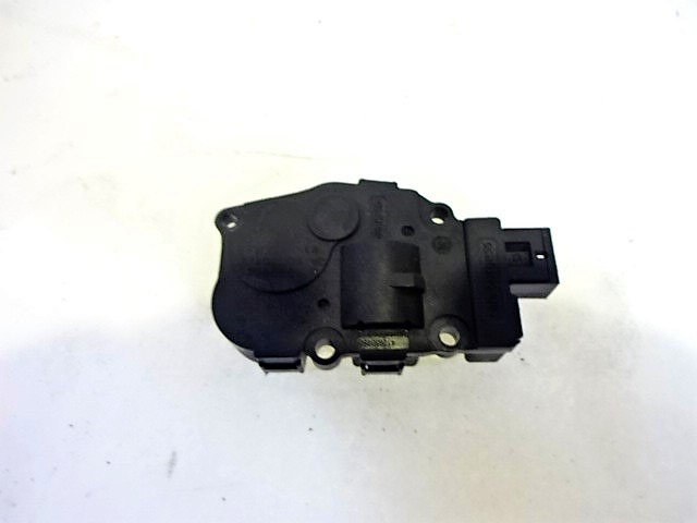 MOTORCEK OGREVANJA OEM N. 9225475-01 ORIGINAL REZERVNI DEL BMW SERIE 1 BER/COUPE/CABRIO E81/E82/E87/E88 LCI R (2007 - 2013) DIESEL LETNIK 2010