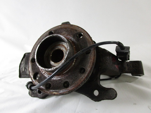 VRTLJIVI LEZAJ DESNO / PESTO KOLESA Z LEZAJEM SPREDAJ OEM N. 13156048 ORIGINAL REZERVNI DEL OPEL ASTRA H A04 L48,L08,L35,L67 5P/3P/SW (2004 - 2007) DIESEL LETNIK 2006