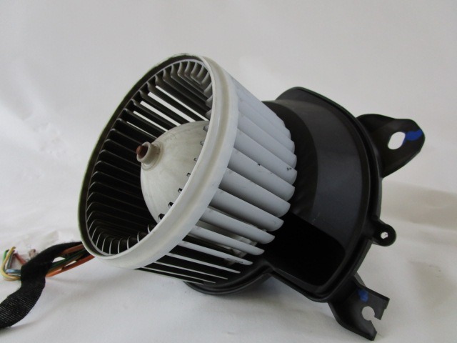 VENTILATOR  KABINE  OEM N. 13335075 ORIGINAL REZERVNI DEL OPEL CORSA D R S07 (02/2011 - 2014) BENZINA LETNIK 2012