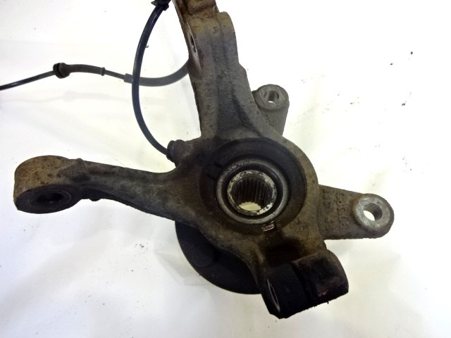 LEVI VRTLJIVI LEZAJ / PESTO KOLESA Z LEZAJEM SPREDAJ OEM N. 1544568 ORIGINAL REZERVNI DEL FORD FIESTA CB1 CNN MK6 (09/2008 - 11/2012) BENZINA/GPL LETNIK 2009