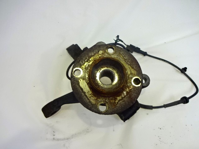 VRTLJIVI LEZAJ DESNO / PESTO KOLESA Z LEZAJEM SPREDAJ OEM N. 1544566 ORIGINAL REZERVNI DEL FORD FIESTA CB1 CNN MK6 (09/2008 - 11/2012) BENZINA/GPL LETNIK 2009