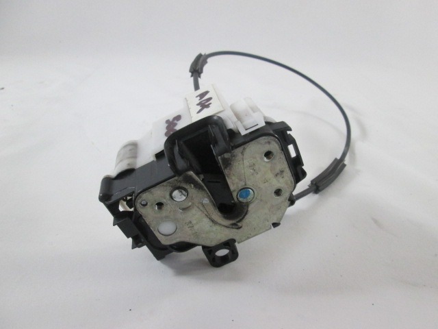 CENTRALNI ZAKLEP SPREDNJIH VRAT  OEM N. 51827593 ORIGINAL REZERVNI DEL FIAT 500 CINQUECENTO 312 MK3 (2007 - 2015) DIESEL LETNIK 2007