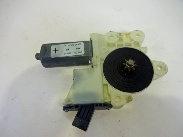 MOTORCEK ELEKTRICNEGA POMIKA ZADNJEGA STEKLA  OEM N. 69830-05050 ORIGINAL REZERVNI DEL TOYOTA AVENSIS T25 MK2 BER/SW (2003 - 2008)DIESEL LETNIK 2007