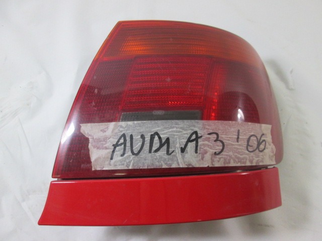 ZADNJI DESNI ZAROMETI OEM N. 8D0945112A ORIGINAL REZERVNI DEL AUDI A4 B5 BER/SW (1994 - 12/2000) DIESEL LETNIK 1997