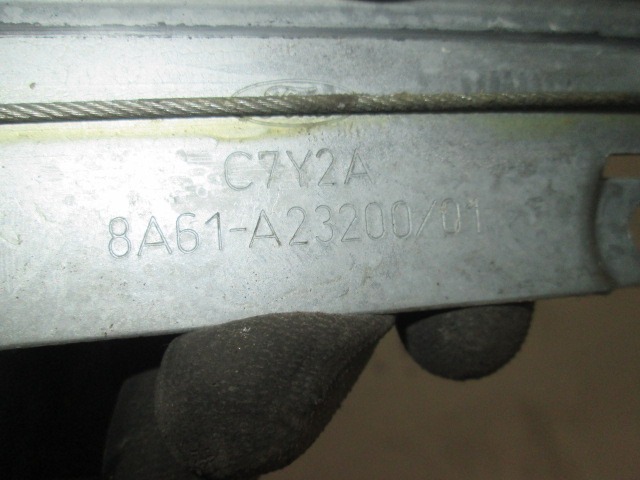 MEHANIZEM VETROBRANSKEGA STEKLA PREDNJIH VRAT OEM N. 8A61A23200 ORIGINAL REZERVNI DEL FORD FIESTA CB1 CNN MK6 (09/2008 - 11/2012) BENZINA LETNIK 2010