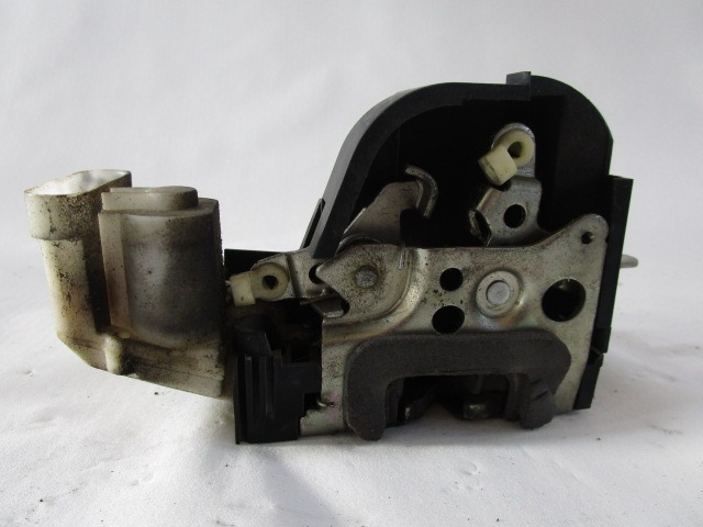 CENTRALNI ZAKLEP SPREDNJIH VRAT  OEM N. 46536061 ORIGINAL REZERVNI DEL FIAT PUNTO 188 188AX MK2 (1999 - 2003) BENZINA LETNIK 2001