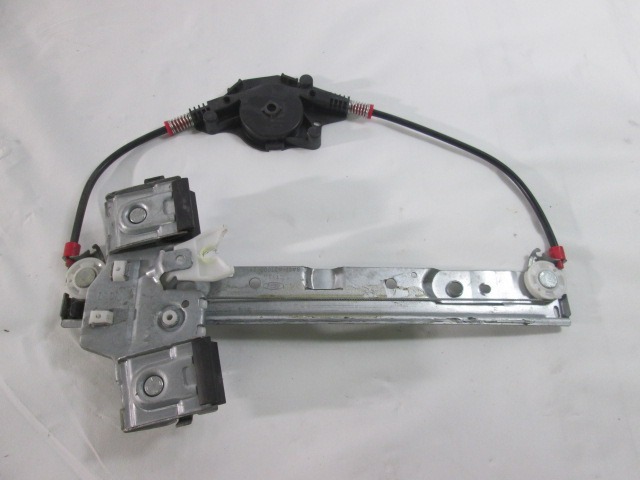 MEHANIZEM ZA ZADNJA VRATA  OEM N. 8A61A27000 ORIGINAL REZERVNI DEL FORD FIESTA CB1 CNN MK6 (09/2008 - 11/2012) BENZINA LETNIK 2010