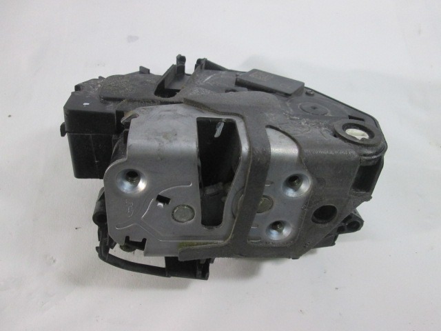 CENTRALNO ZAKLEPANJE ZADNJIH DESNIH VRAT OEM N. 8A6AA26412AE ORIGINAL REZERVNI DEL FORD FIESTA CB1 CNN MK6 (09/2008 - 11/2012) BENZINA LETNIK 2010