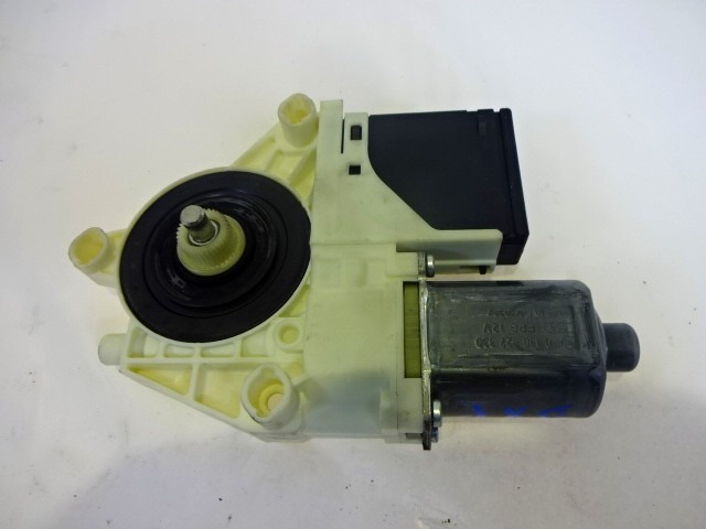 MOTORCEK ELEKTRICNEGA POMIKA ZADNJEGA STEKLA  OEM N. 130822330 ORIGINAL REZERVNI DEL RENAULT MEGANE MK3 BZ0/1 B3 DZ0/1 KZ0/1 BER/SPORTOUR/ESTATE (2009 - 2015) DIESEL LETNIK 2014