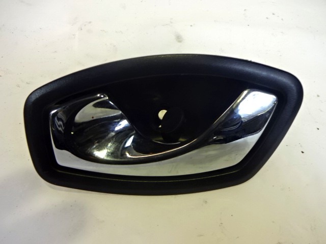 NOTRANJA KLJUKA  OEM N. 826730001R ORIGINAL REZERVNI DEL RENAULT MEGANE MK3 BZ0/1 B3 DZ0/1 KZ0/1 BER/SPORTOUR/ESTATE (2009 - 2015) DIESEL LETNIK 2014