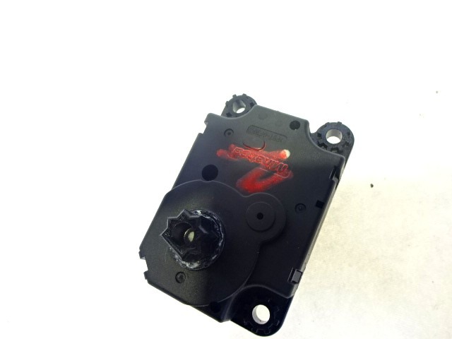 MOTORCEK OGREVANJA OEM N. T1027136U ORIGINAL REZERVNI DEL RENAULT MEGANE MK3 BZ0/1 B3 DZ0/1 KZ0/1 BER/SPORTOUR/ESTATE (2009 - 2015) DIESEL LETNIK 2014