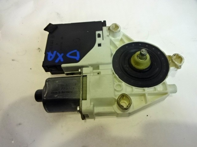 DVIZNI MEHANIZEM SPREDNIH STEKEL  OEM N. 0130822229 5M1837402 1K0959702E ORIGINAL REZERVNI DEL VOLKSWAGEN GOLF PLUS 5M1 521 MK1 (2004 - 2009) DIESEL LETNIK 2006