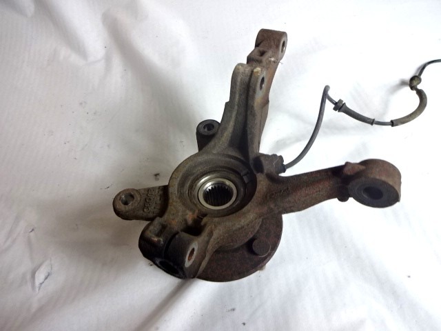 VRTLJIVI LEZAJ DESNO / PESTO KOLESA Z LEZAJEM SPREDAJ OEM N. 1544566 ORIGINAL REZERVNI DEL FORD FIESTA CB1 CNN MK6 (09/2008 - 11/2012) BENZINA/GPL LETNIK 2010