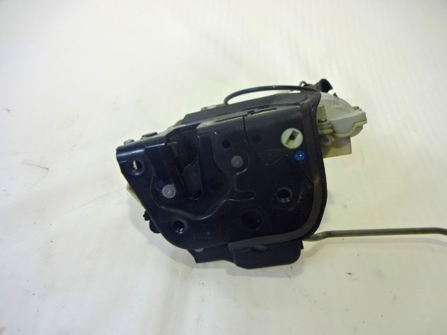 CENTRALNI ZAKLEP SPREDNJIH VRAT  OEM N. 8E1837016AA ORIGINAL REZERVNI DEL AUDI A4 B7 8EC 8ED 8HE BER/SW/CABRIO (2004 - 2007) DIESEL LETNIK 2006