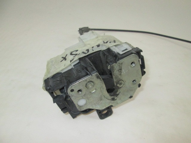 CENTRALNI ZAKLEP SPREDNJIH VRAT  OEM N. 51827593 ORIGINAL REZERVNI DEL FIAT 500 CINQUECENTO 312 MK3 (2007 - 2015) DIESEL LETNIK 2007