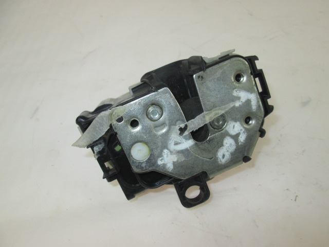 CENTRALNI ZAKLEP SPREDNJIH VRAT  OEM N. 51827593 ORIGINAL REZERVNI DEL FIAT 500 CINQUECENTO 312 MK3 (2007 - 2015) DIESEL LETNIK 2007