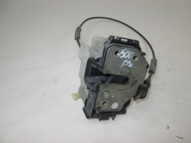 CENTRALNI ZAKLEP SPREDNJIH VRAT  OEM N. 51827593 ORIGINAL REZERVNI DEL FIAT 500 CINQUECENTO 312 MK3 (2007 - 2015) DIESEL LETNIK 2007