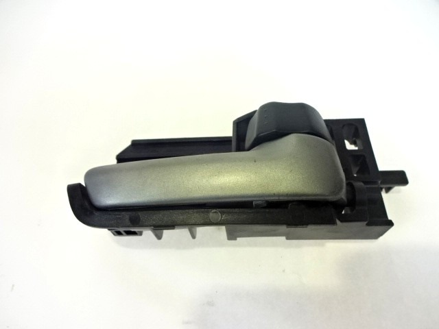 NOTRANJA KLJUKA  OEM N. 93195906 ORIGINAL REZERVNI DEL OPEL AGILA B H08 (2008 - 2015)BENZINA LETNIK 2008