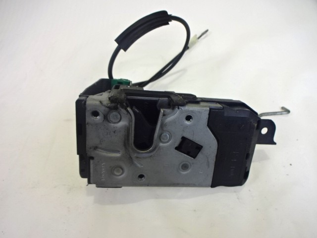 CENTRALNI ZAKLEP SPREDNJIH VRAT  OEM N. 13210749 ORIGINAL REZERVNI DEL OPEL ASTRA H A04 L48 L08 L35 L67 R 5P/3P/SW (2007 - 2010) DIESEL LETNIK 2007