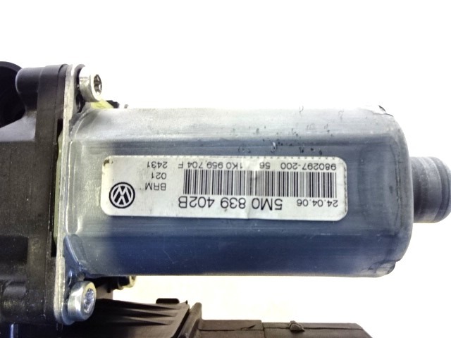 MOTORCEK ELEKTRICNEGA POMIKA ZADNJEGA STEKLA  OEM N. 0130821430 5M0839402B 1K0959704F ORIGINAL REZERVNI DEL VOLKSWAGEN GOLF PLUS 5M1 521 MK1 (2004 - 2009) DIESEL LETNIK 2006