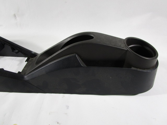 PLASTIKA MED SEDEZI BREZ NASLONJALA ROK OEM N. 6J0863243 ORIGINAL REZERVNI DEL SEAT IBIZA 6J5 6P1 MK4 BER/SW (2008 - 2012)DIESEL LETNIK 2013