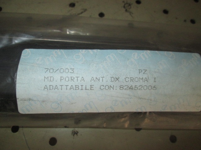 OKRASNE LETVE IN PROFILI SPREDNJIH VRAT OEM N. 82452006 ORIGINAL REZERVNI DEL FIAT CROMA 154 MK1 (1985 - 1996)BENZINA LETNIK 1990