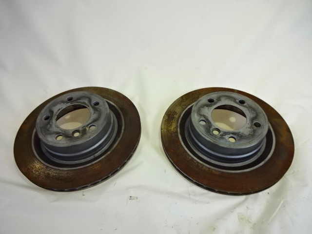 ZADNJI ZAVORNI DISKI OEM N. 34216855007 ORIGINAL REZERVNI DEL BMW SERIE 1 BER/COUPE/CABRIO E81/E82/E87/E88 LCI R (2007 - 2013) DIESEL LETNIK 2007