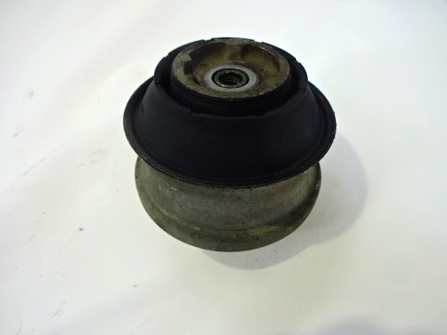 NOSILCI MOTORJA/DRUGO OEM N. A2112400017 ORIGINAL REZERVNI DEL MERCEDES CLASSE E W211 S211 BER/SW (03/2002 - 05/2006) BENZINA LETNIK 2005