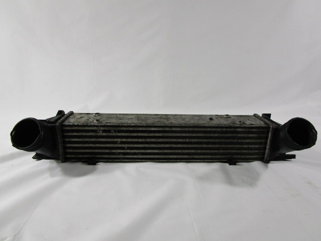 HLADILNIK INTERCOOLER OEM N. 3093796 ORIGINAL REZERVNI DEL BMW SERIE 3 BER/SW/COUPE/CABRIO E90/E91/E92/E93 LCI R (2009 - 2012) DIESEL LETNIK 2010