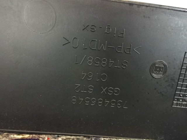 PLASTIKA MED SEDEZI BREZ NASLONJALA ROK OEM N. 735486548 735394633 ORIGINAL REZERVNI DEL FIAT PUNTO EVO 199 (2009 - 2012)  BENZINA LETNIK 2011