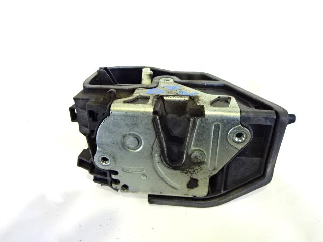 CENTRALNO ZAKLEPANJE ZADNJIH DESNIH VRAT OEM N. 7167070 ORIGINAL REZERVNI DEL BMW SERIE 1 BER/COUPE/CABRIO E81/E82/E87/E88 (2003 - 2007) BENZINA LETNIK 2005