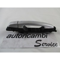 ZUNANJA KLJUKA SPREDNJA DESNA VRATA OEM N. 82812-63J00-ZCC ORIGINAL REZERVNI DEL SUZUKI SWIFT MZ EZ MK3 (2004 - 2010) DIESEL LETNIK 2008