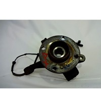 VRTLJIVI LEZAJ DESNO / PESTO KOLESA Z LEZAJEM SPREDAJ OEM N. 1771022 ORIGINAL REZERVNI DEL FORD FIESTA CB1 CNN MK6 (09/2008 - 11/2012) BENZINA/GPL LETNIK 2009